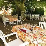 Logis Les Platanes