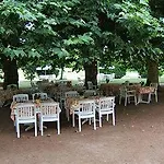 Logis Les Platanes