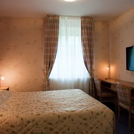 Hotel Logis Les Platanes Reyssouze