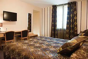 Logis Les Platanes Hotel 2*
