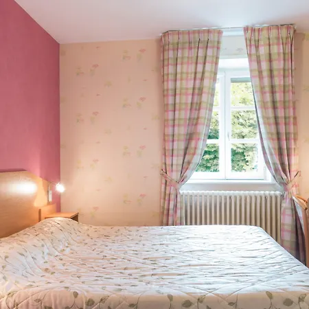 Hotel Logis Les Platanes Reyssouze
