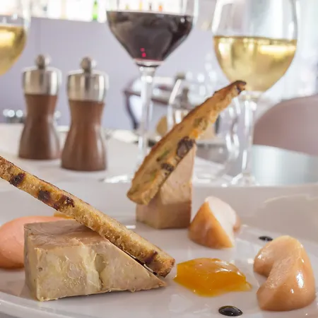 Hotel Logis Les Platanes