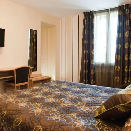 Hotel Logis Les Platanes 2*