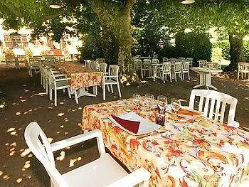 Logis Les Platanes