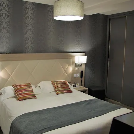 Hotel Logis Les Platanes